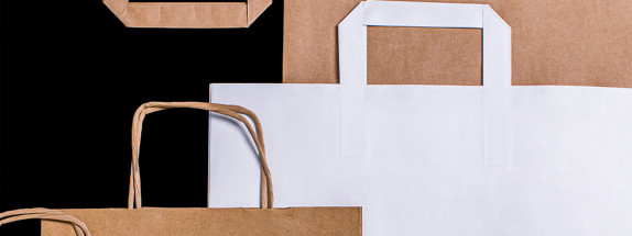 Taschen aus Papier und Recycling